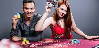 Pengguna 20000 mengakses akun dengan perangkat mobile di lingkungan digital yang aman